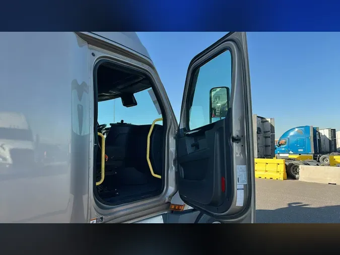 2024 Freightliner Cascadia 126b38c2799e58098c7f5b9b385c888f9ff