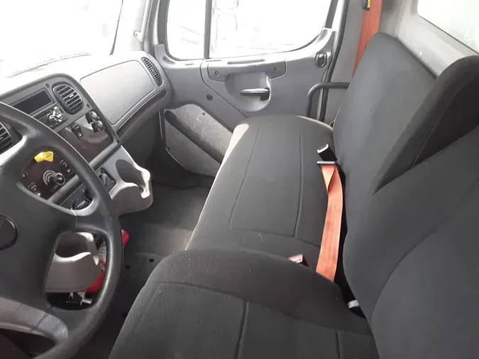 2018 FREIGHTLINER M2 106