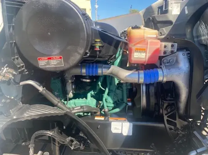 2023 Volvo VNR64T300b38e6bc3b96d18c3134f78961c693188