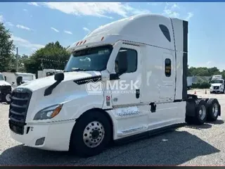 2021 FREIGHTLINER Cascadia 126