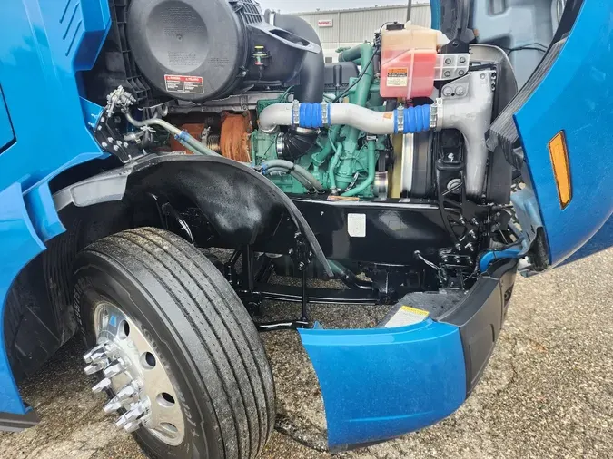 2025 VOLVO VNL64T860b390189b6c35a8395a5b464269142c37