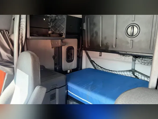 2020 Freightliner Cascadia 126