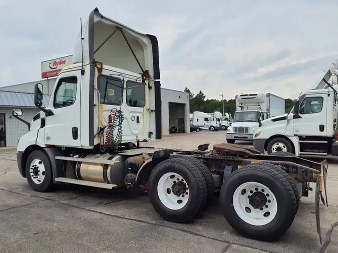 2019 FREIGHTLINER NEW CASCADIA 116