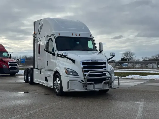 2022 FREIGHTLINER Cascadia 126