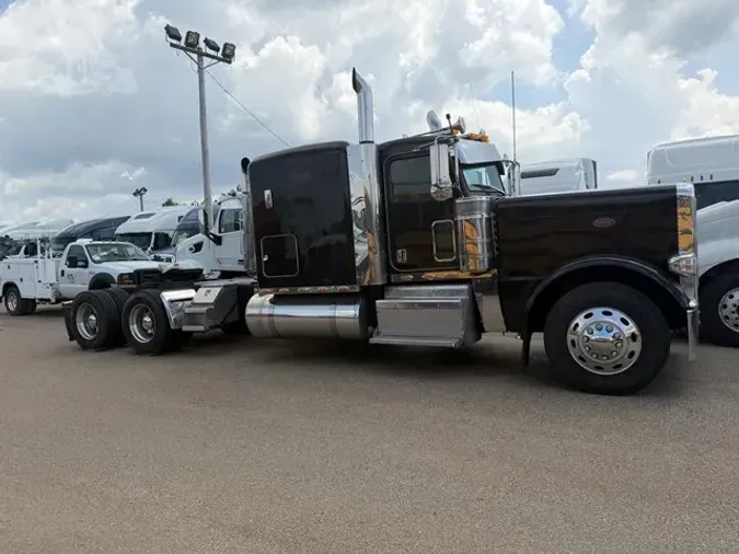 2013 PETERBILT 389