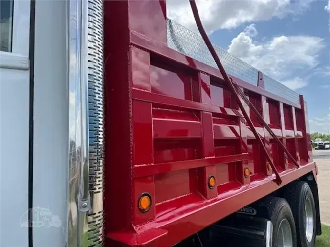 2017 FREIGHTLINER 122SD