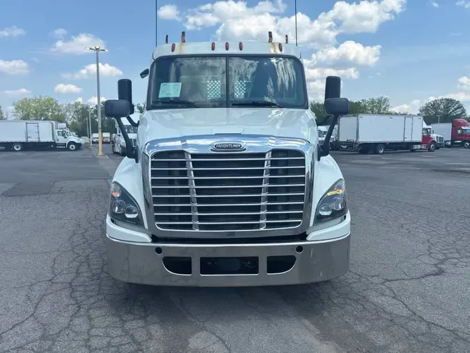 2019 FREIGHTLINER/MERCEDES CASCADIA 125b3a737d0a6fd74da48cc8fc84aa568d5