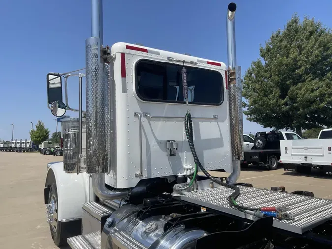 2022 Peterbilt 389