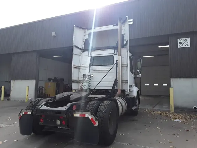 2019 VOLVO VNR42T 300