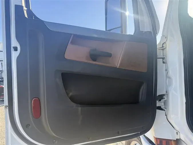 2022 FREIGHTLINER CASCADIAb3adac0b410da57bc7c5feaf1dab7c9a