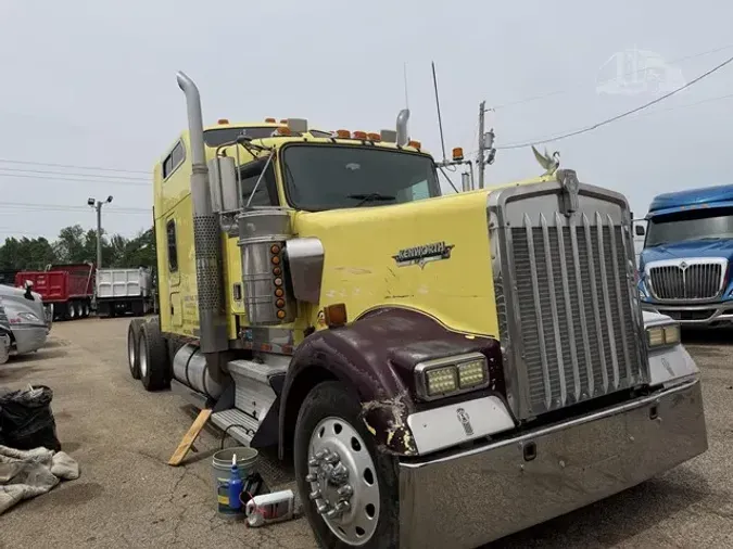 2001 KENWORTH W900b3b11fcb5d05a349698509505f2e21ff
