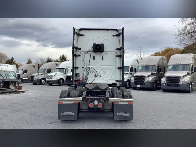 2022 Freightliner Cascadia 126b3b85a6320b20c0411d2bb9f23f54437