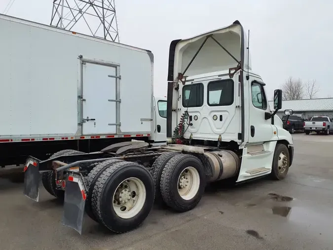 2018 FREIGHTLINER/MERCEDES CASCADIA 125