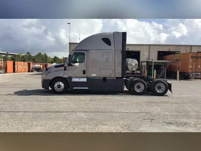 2024 Freightliner Cascadia 126b3c137e790f8a3686845a13d7b719dc5