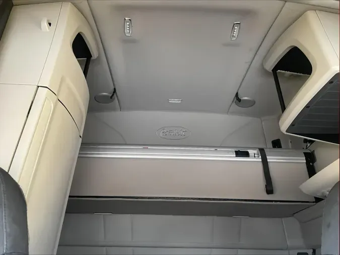 2022 Peterbilt 579