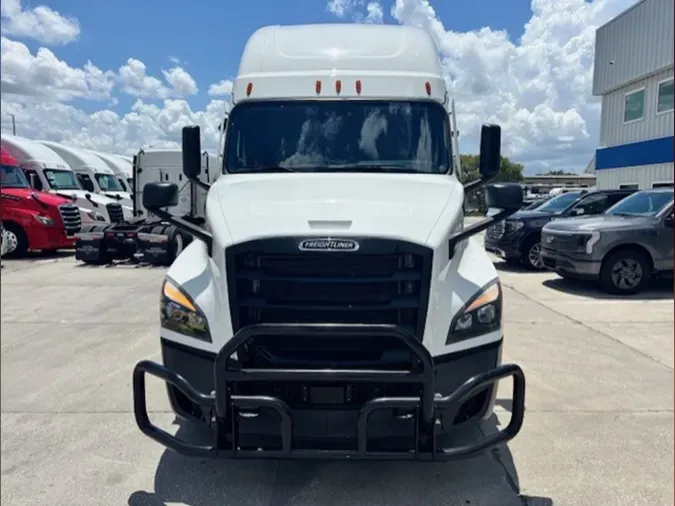 2021 Freightliner Cascadia 126