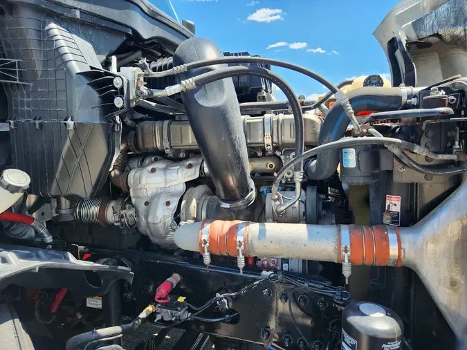 2021 FREIGHTLINER Cascadia 126