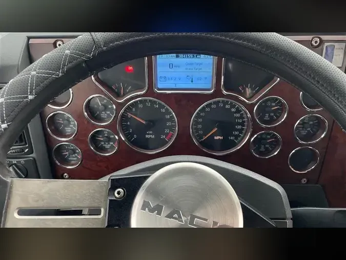 2016 MACK CXU613