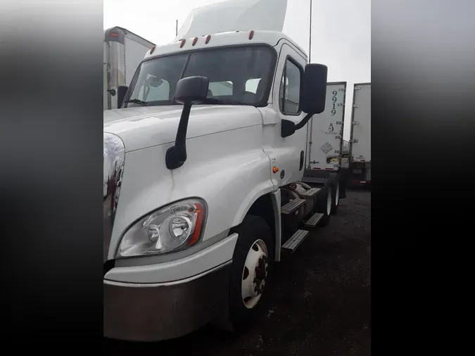 2018 FREIGHTLINER/MERCEDES CASCADIA 125