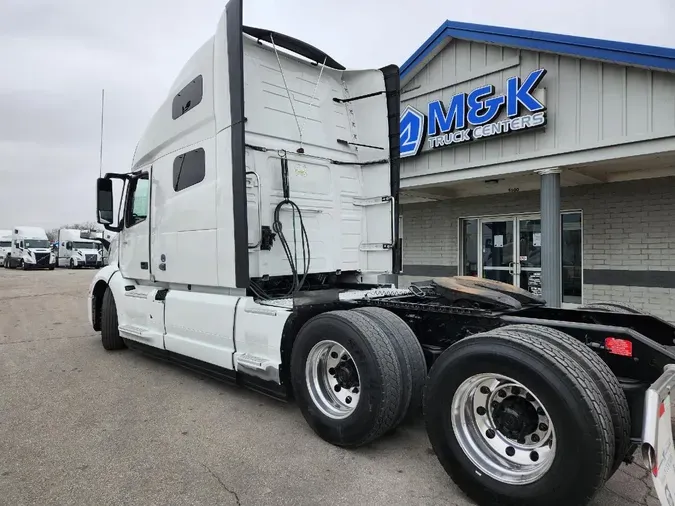 2023 VOLVO VNL64T760