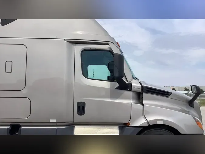 2023 Freightliner Cascadia 126