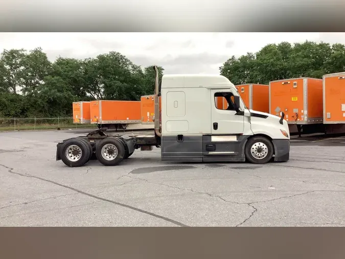 2022 Freightliner Cascadia 126