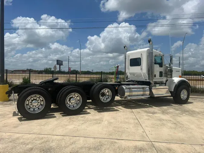 2025 Kenworth W900B