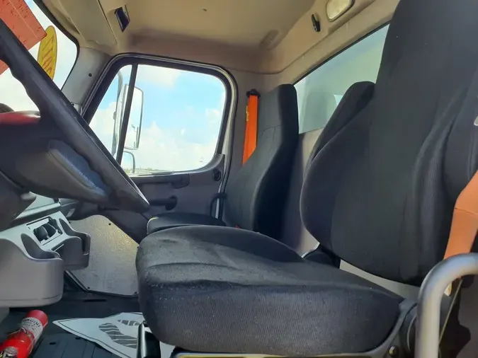 2017 FREIGHTLINER M2 106