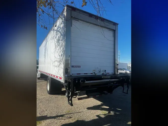 2017 FREIGHTLINER/MERCEDES M2 106