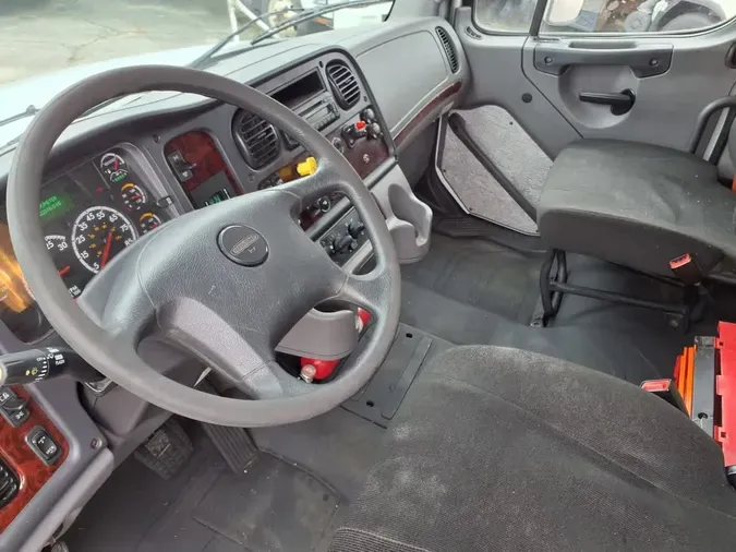 2016 FREIGHTLINER M2 106