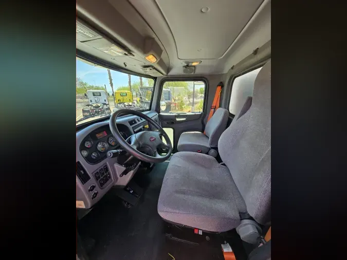 2019 Peterbilt 330