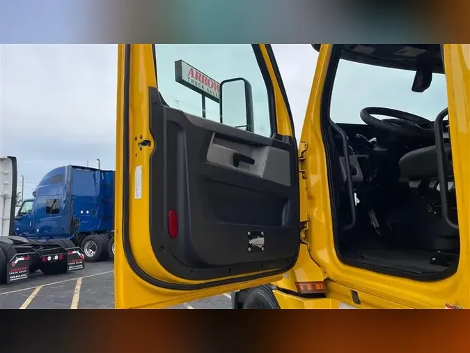 2020 FREIGHTLINER CA126