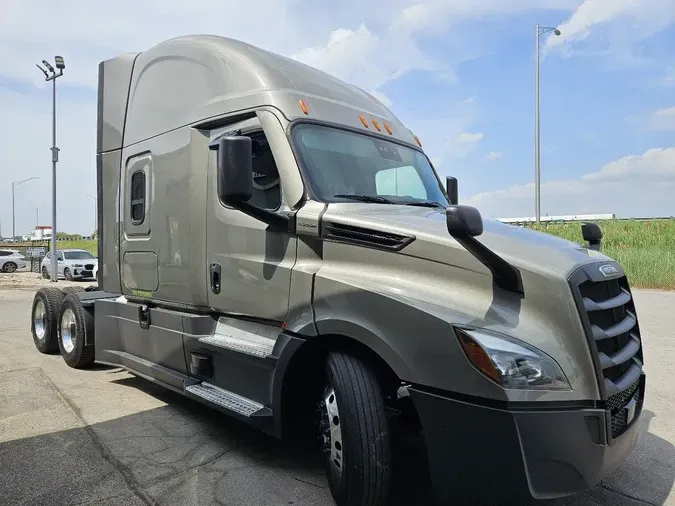 2023 FREIGHTLINER Cascadia 126