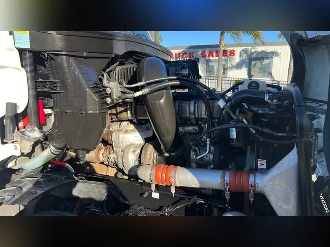 2021 FREIGHTLINER CA126