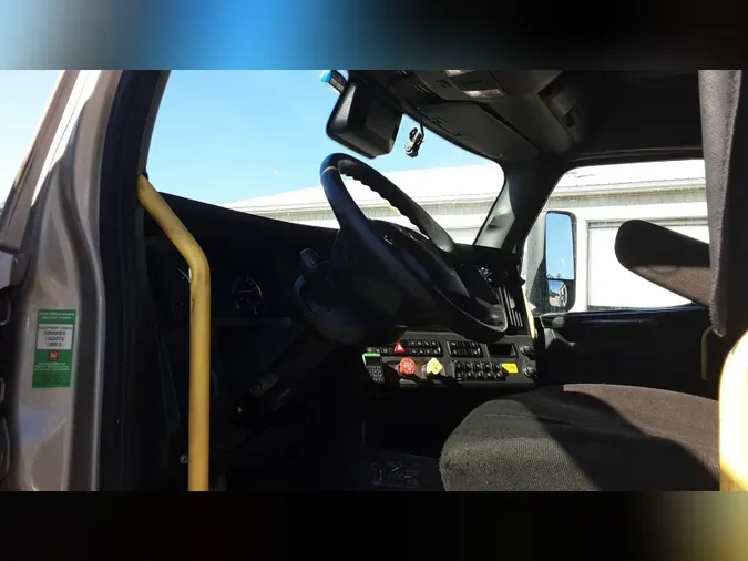 2023 Freightliner Cascadia 126b3ef706e2df3896402c77c661ebdf6cf