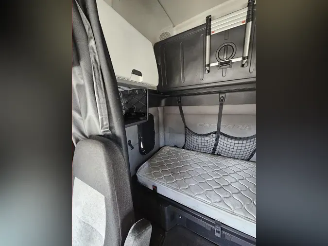 2020 FREIGHTLINER Cascadia 126