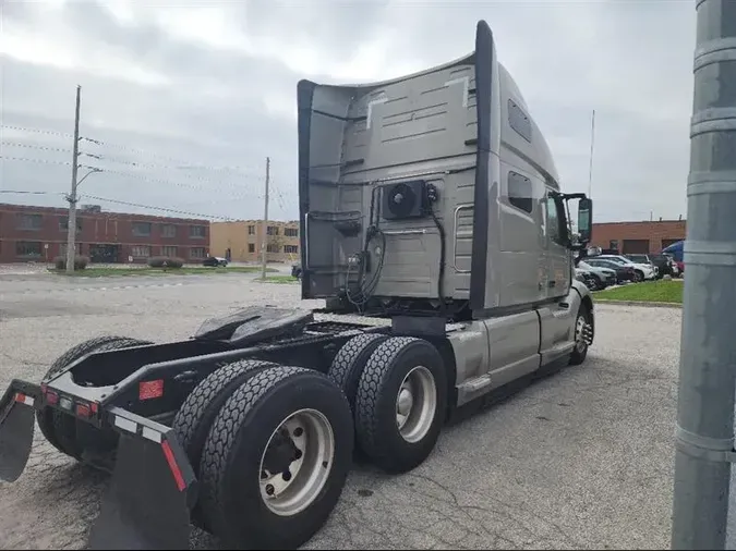 2021 VOLVO VNL760