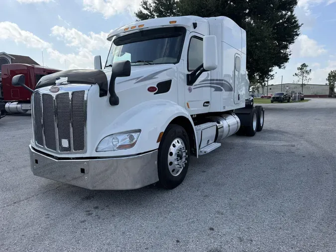 2022 Peterbilt 579b3f57f13d6cd3cb3a20e5b182bc0c3e1