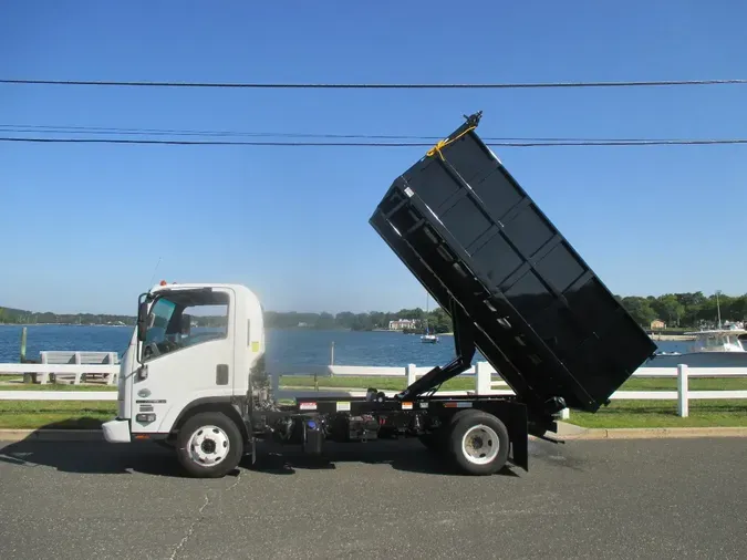 2014 ISUZU NPR-HD