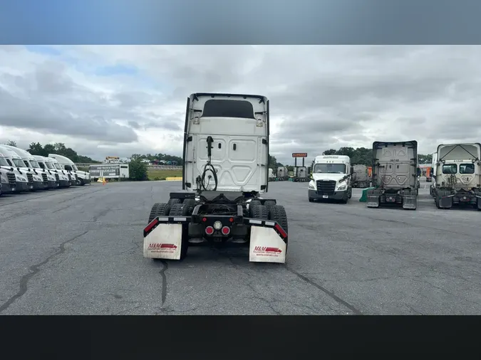 2021 Freightliner Cascadia 126b3f5e65bb30a58f55ff68fda593ce089
