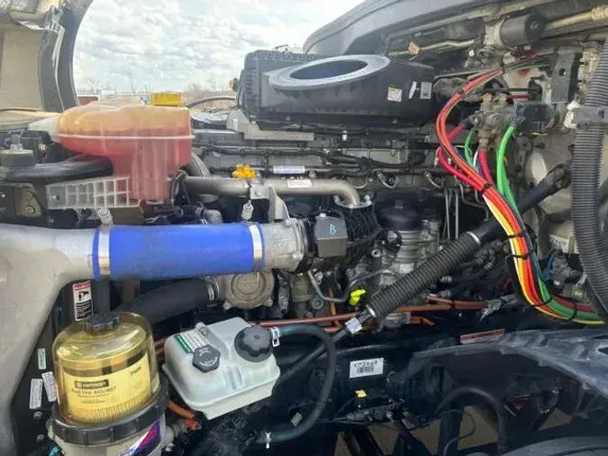 2020 Freightliner Cascadia 126