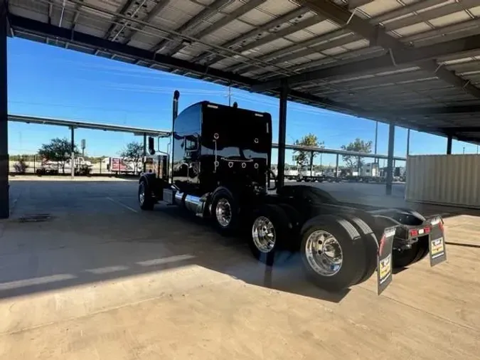 2022 Peterbilt 389