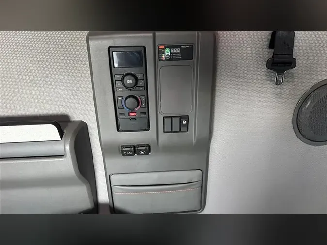 2021 VOLVO VNL760