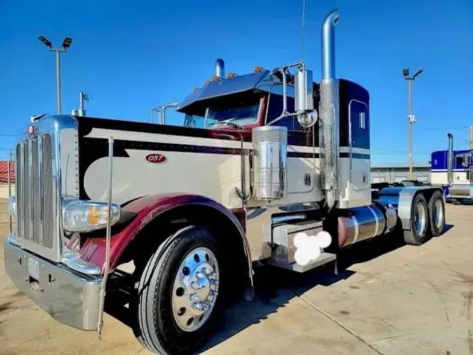 2023 Peterbilt 389