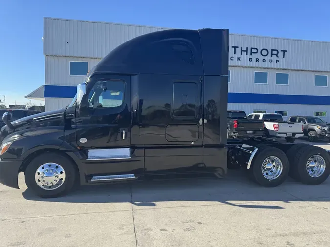 2020 Freightliner Cascadia 126