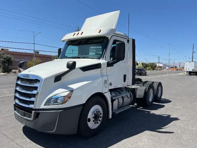 2018 Freightliner T12664ST