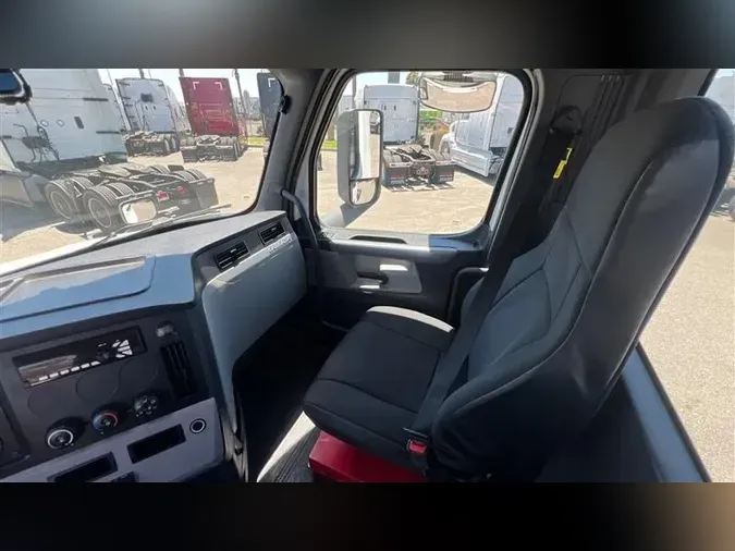 2019 FREIGHTLINER CA126