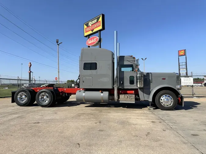 2023 Peterbilt 389