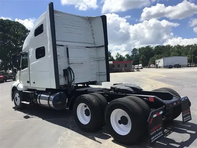 2020 VOLVO VNL760