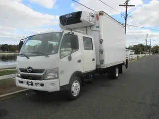 2017 HINO 195 CREW